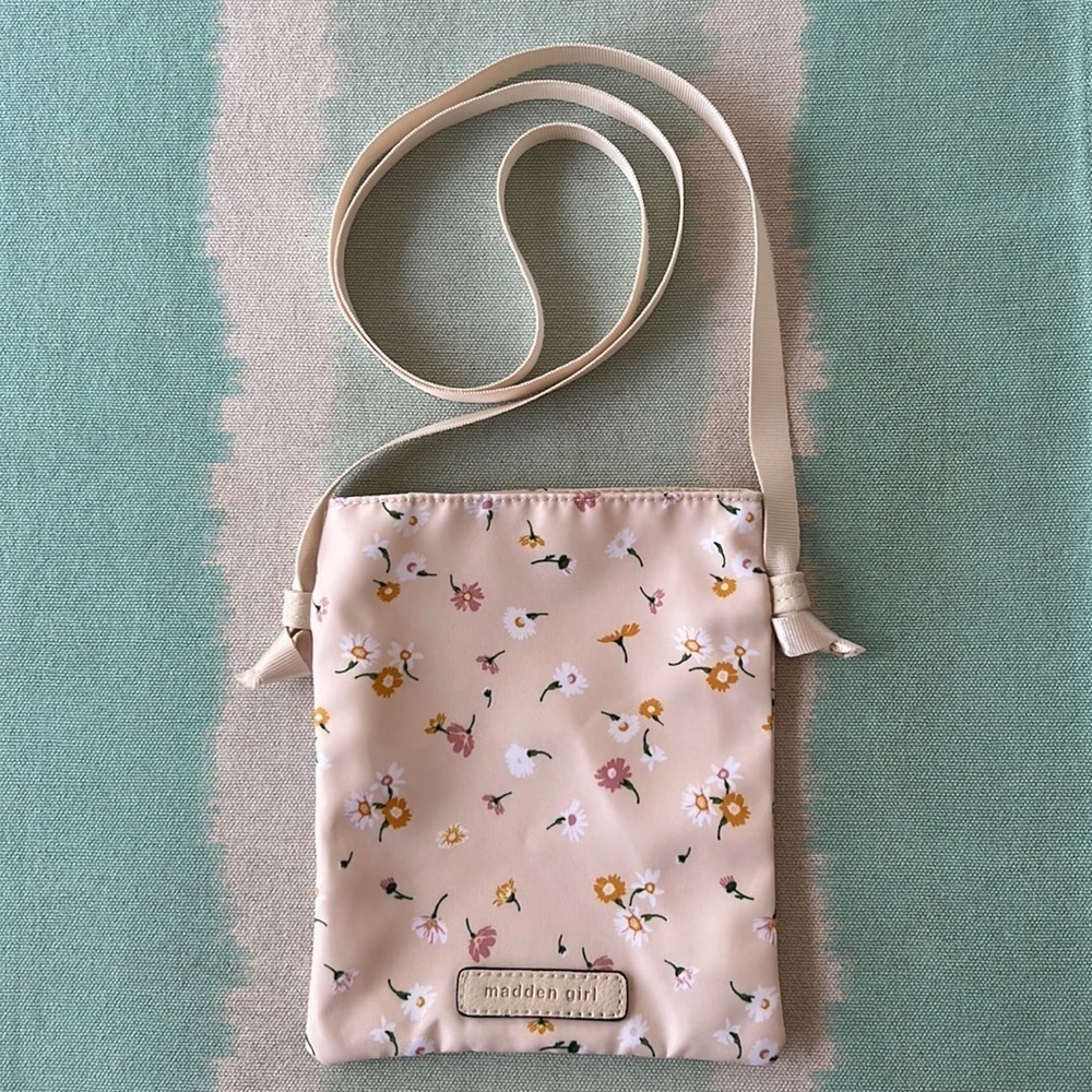 Madden Girl Floral Crossbody Phone Water Bottle Pouch Mini Bag NWOT - Picture 1 of 7